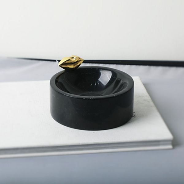 ARMN Sorbet Black Ashtray 12 cm – Elegant & Practical