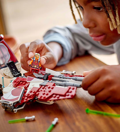 LEGO Star Wars - Ahsoka's Jedi Interceptor 75401