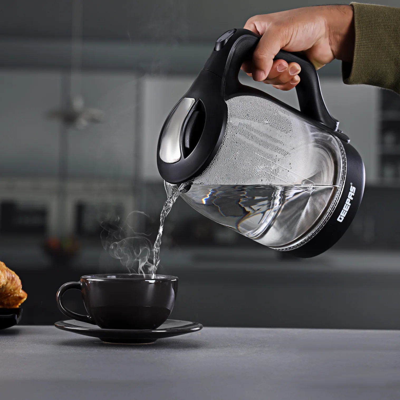 Geepas GK9901 Electric Glass Kettle 1.8L – 1500W Fast Boil with Auto Shut-Off & Boil Dry Protection
