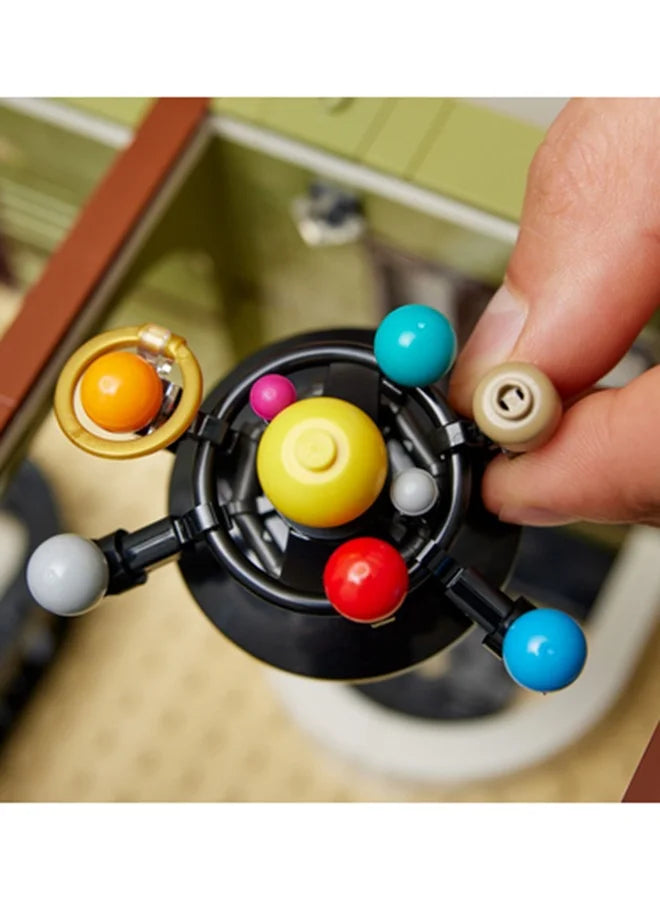 LEGO® Natural History Museum 10326 – Iconic Build Set