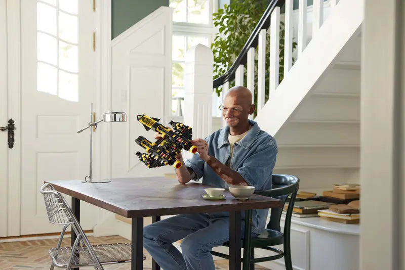 LEGO Blacktron Renegade – Classic Space Collection