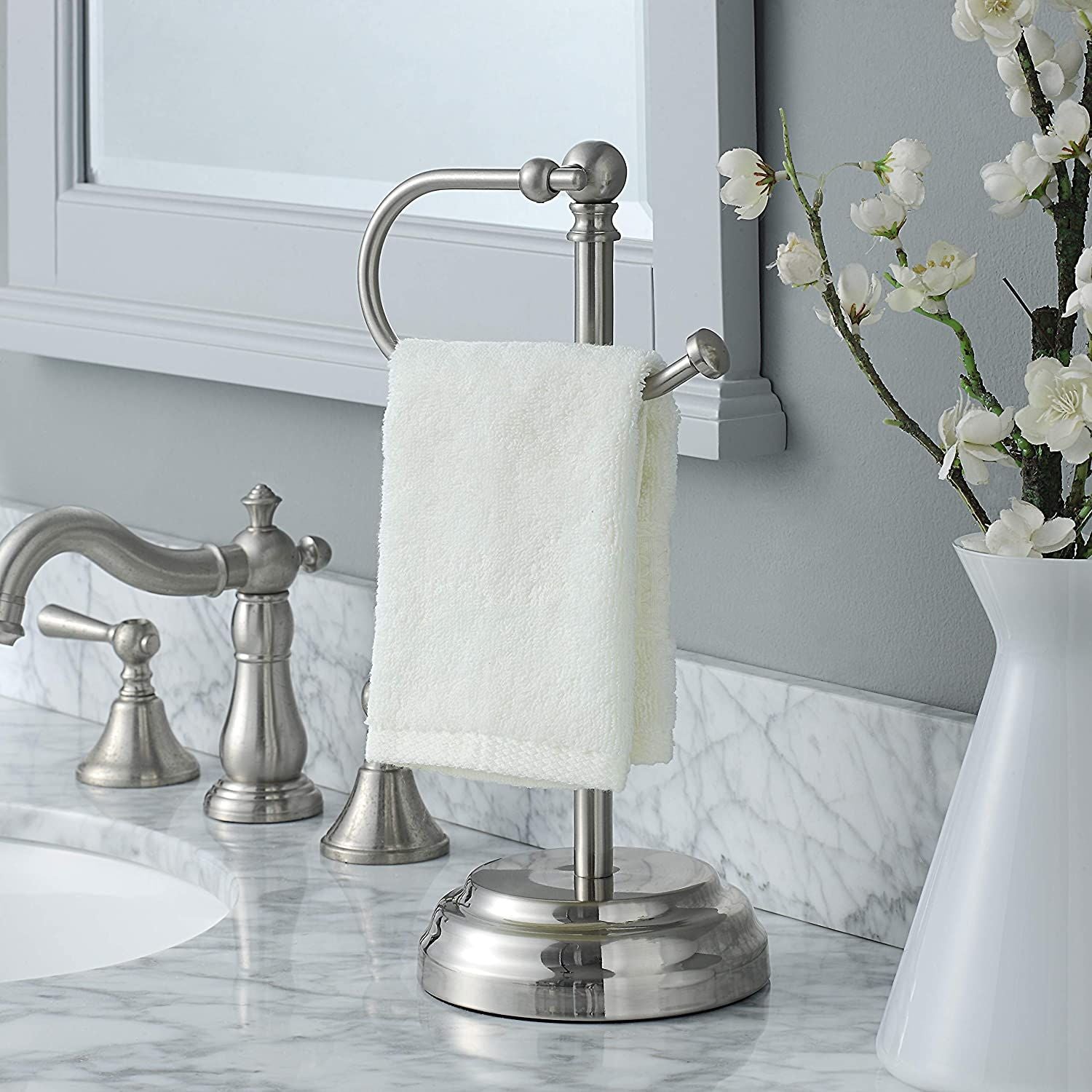 ARMN Delta Towel Stand – Elegant Design