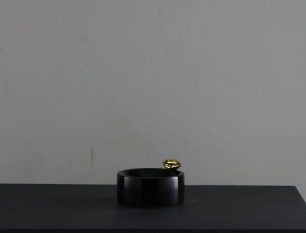 ARMN Sorbet Black Ashtray 12 cm – Elegant & Practical