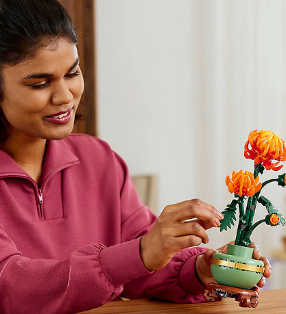 LEGO® Chrysanthemum 10368 – 278 Pieces Creative Build