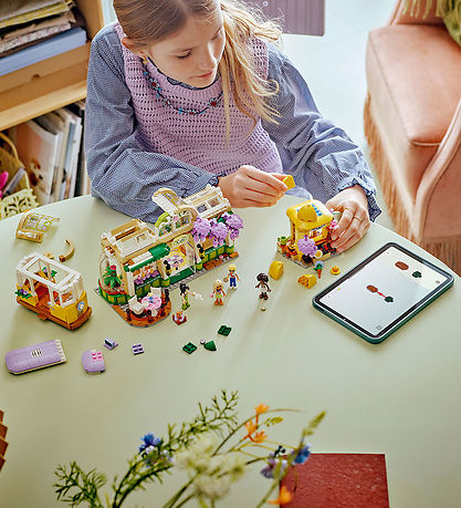 LEGO® Friends - Plant Café & Flower Shop 42671