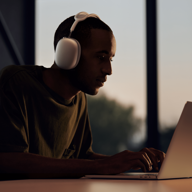 Apple AirPods Max with Lightning High-Fidelity Audio