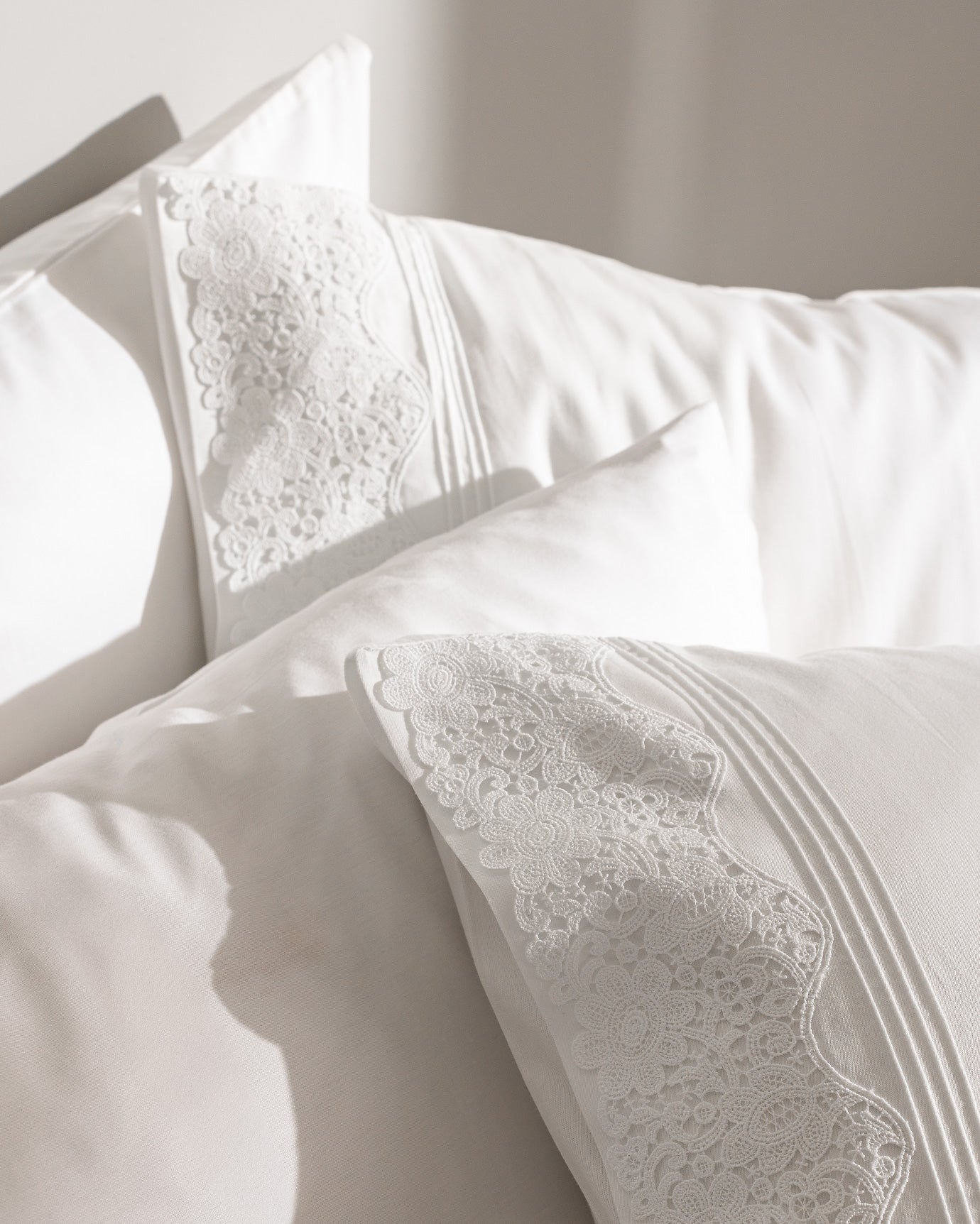 Marion Kıng Sıze Embroıdery Satın Duvet Cover Set - Madame Coco JO